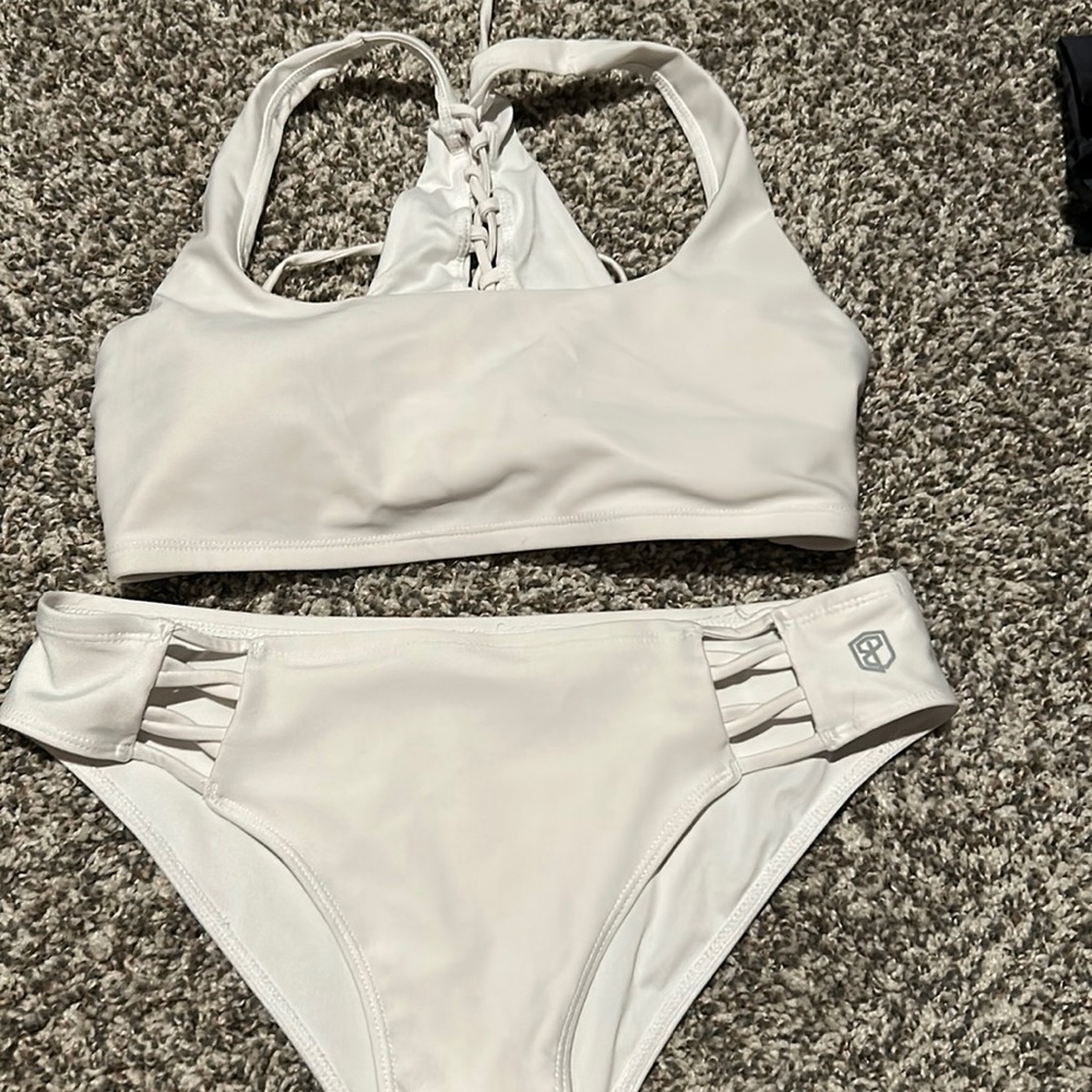 Born primitive top and bottoms